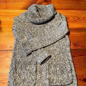 Loft (outlet) Tunic sweater with pockets and slit sides. NWOT. Size small. Multi